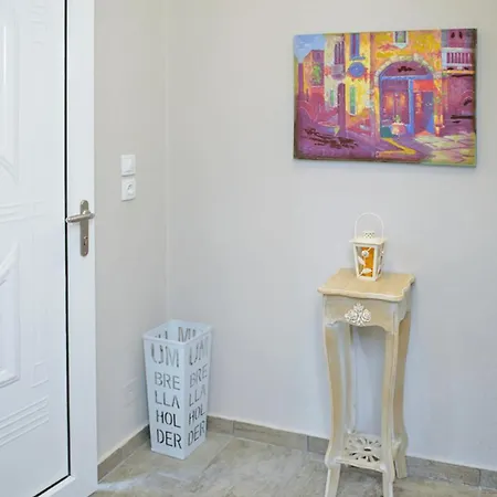 Apartment Downtown 2
